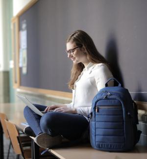 best-laptop-bags-for-women-featured